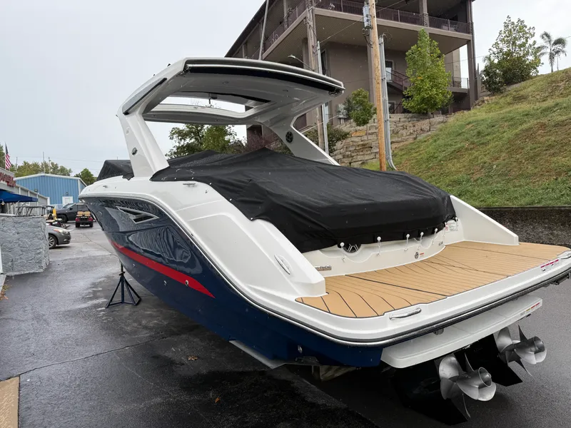 Slide: The Image of Sea Ray SLX 310 2027 - 3