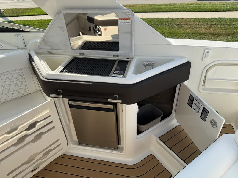 Slide: The Image of Sea Ray SLX 310 2027 - 42