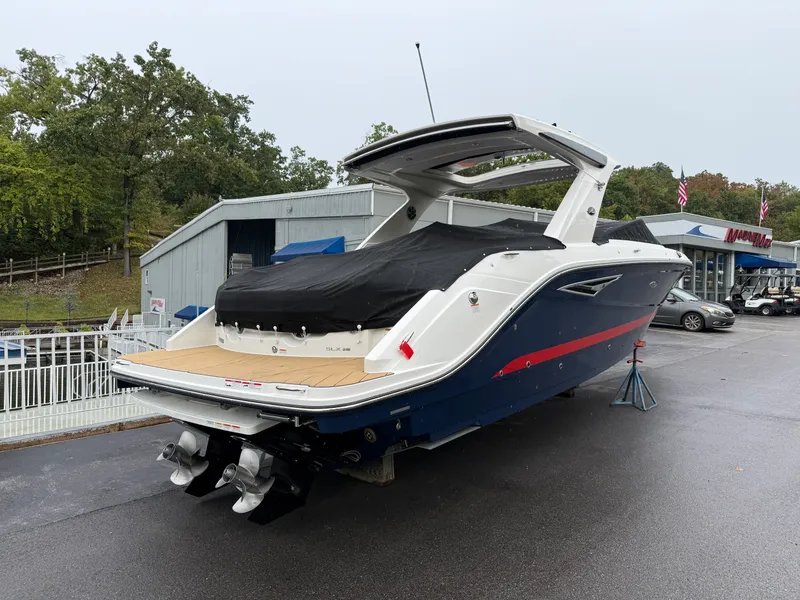 Slide: The Image of Sea Ray SLX 310 2027 - 1