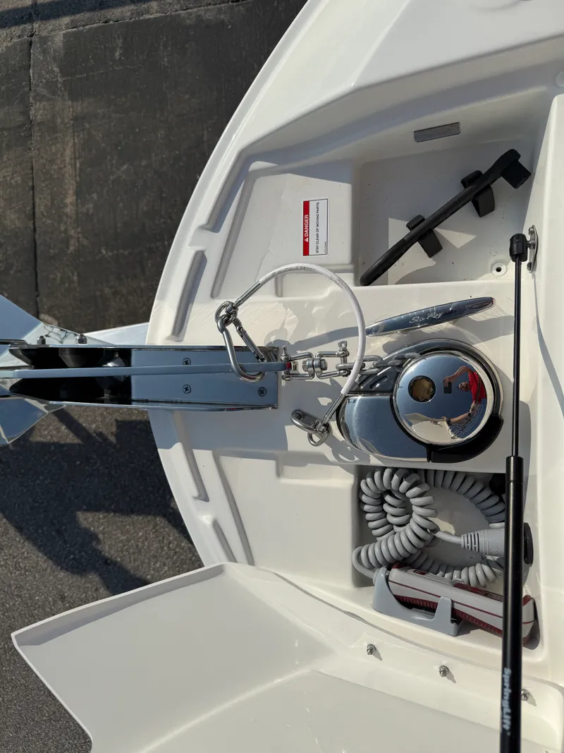 Slide: The Image of Sea Ray SLX 310 2027 - 18