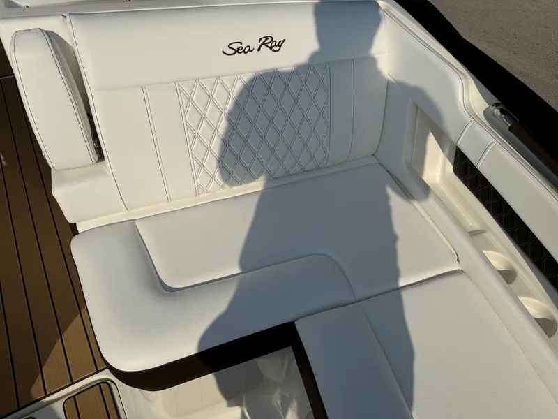 Slide: The Image of Sea Ray SLX 310 2027 - 20