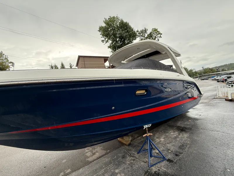 Slide: The Image of Sea Ray SLX 310 2027 - 5