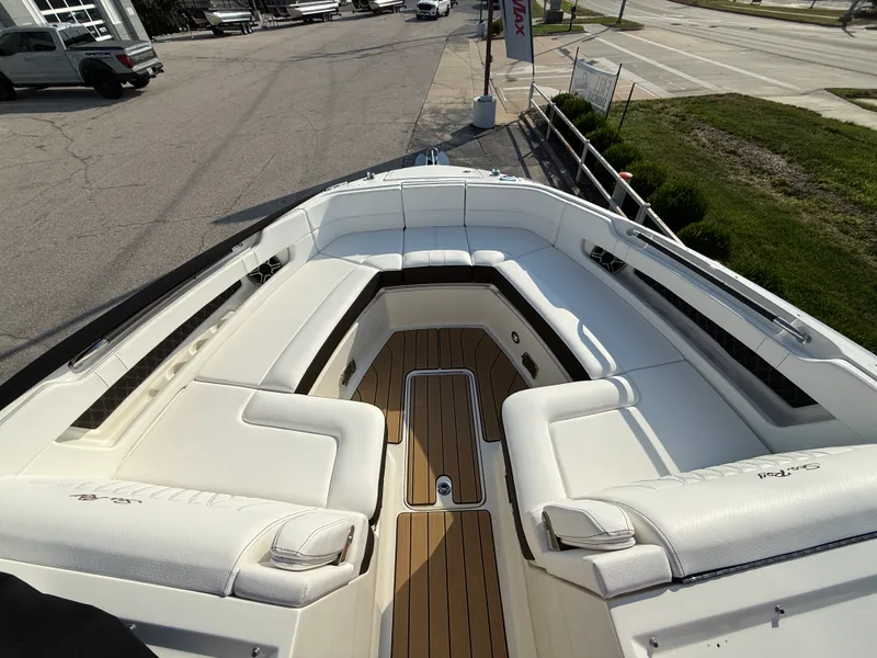 Slide: The Image of Sea Ray SLX 310 2027 - 12