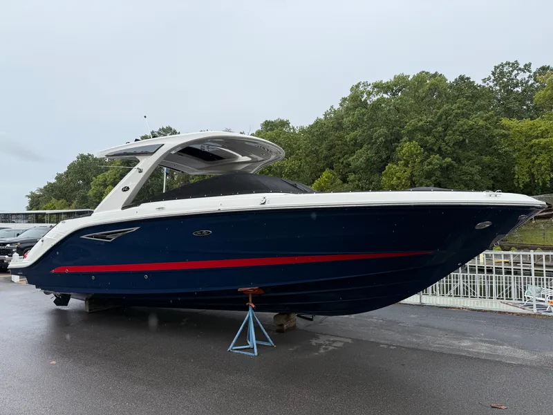 The Image of Sea Ray SLX 310 2027 - 0
