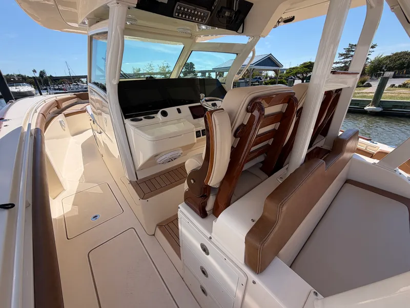 Slide: The Image of Scout 380 LXF 2019 - 12
