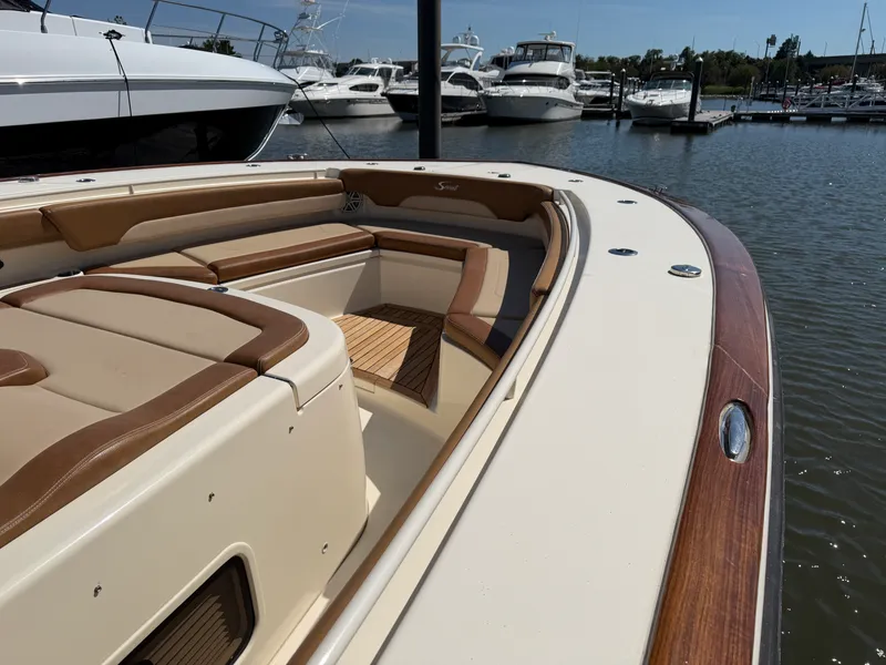 Slide: The Image of Scout 380 LXF 2019 - 17