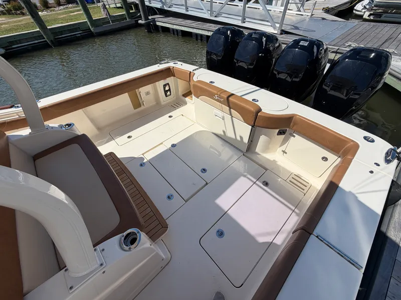 Slide: The Image of Scout 380 LXF 2019 - 8