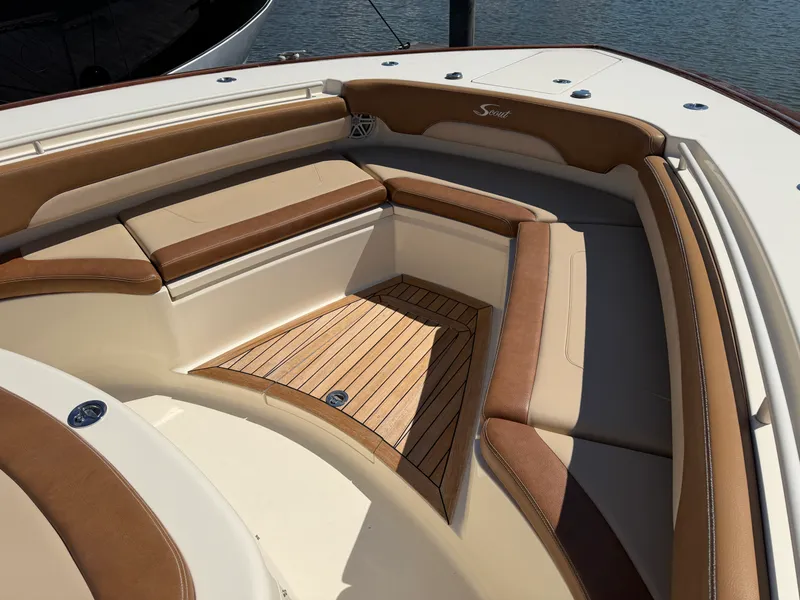 Slide: The Image of Scout 380 LXF 2019 - 20