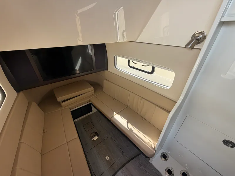 Slide: The Image of Scout 380 LXF 2019 - 25