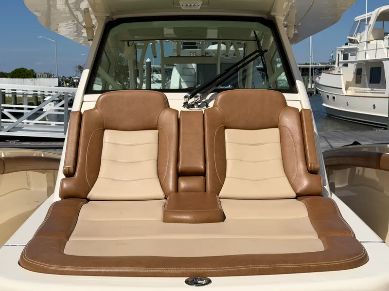 Slide: The Image of Scout 380 LXF 2019 - 21