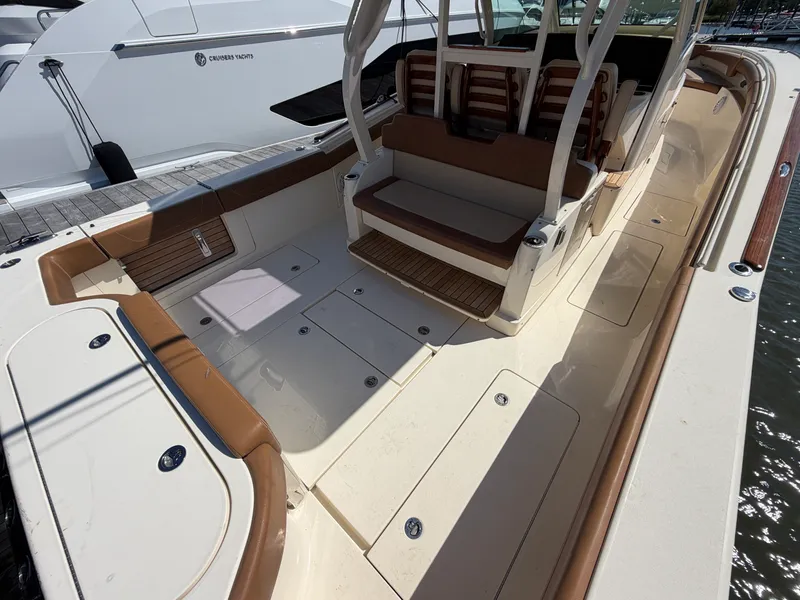 Slide: The Image of Scout 380 LXF 2019 - 9