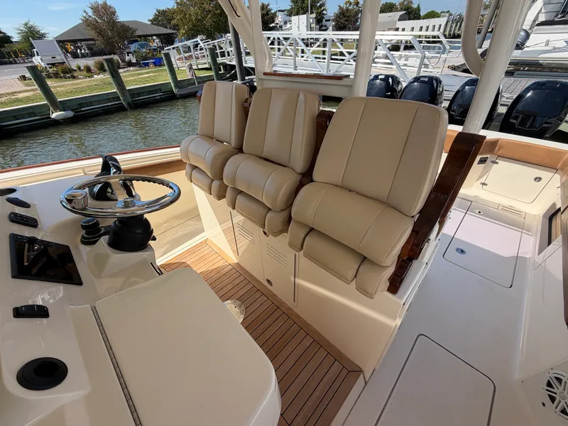 Slide: The Image of Scout 380 LXF 2019 - 14