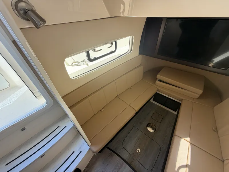 Slide: The Image of Scout 380 LXF 2019 - 26