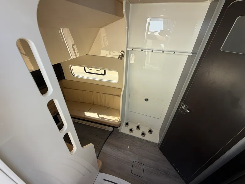 Slide: The Image of Scout 380 LXF 2019 - 24
