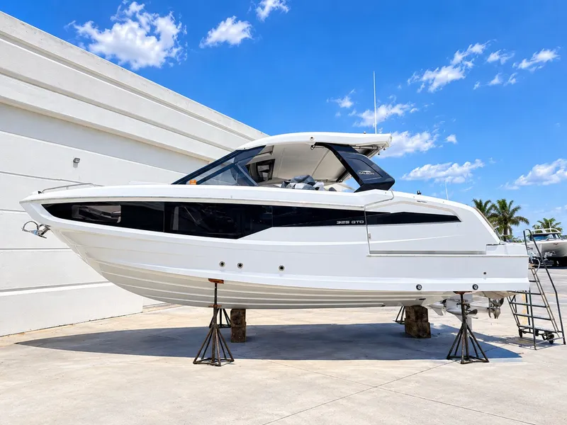 Slide: The Image of Galeon 325 GTO 2023 - 1