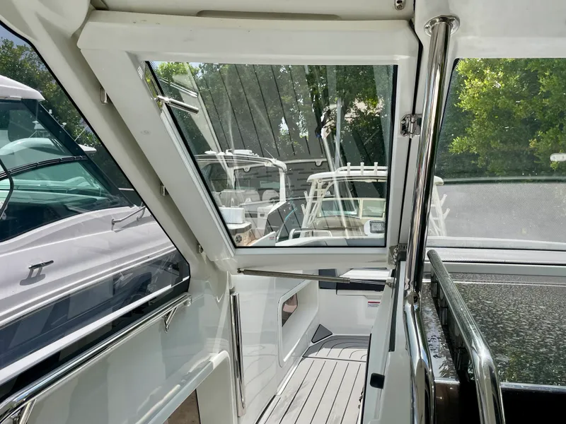 Slide: The Image of Galeon 325 GTO 2023 - 28