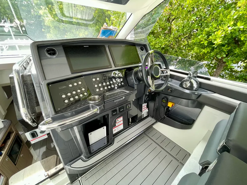Slide: The Image of Galeon 325 GTO 2023 - 11