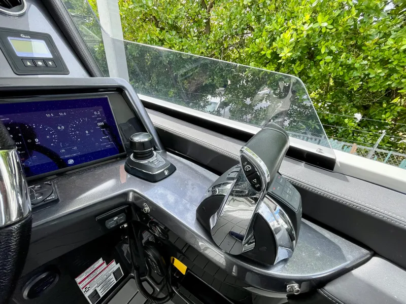 Slide: The Image of Galeon 325 GTO 2023 - 12
