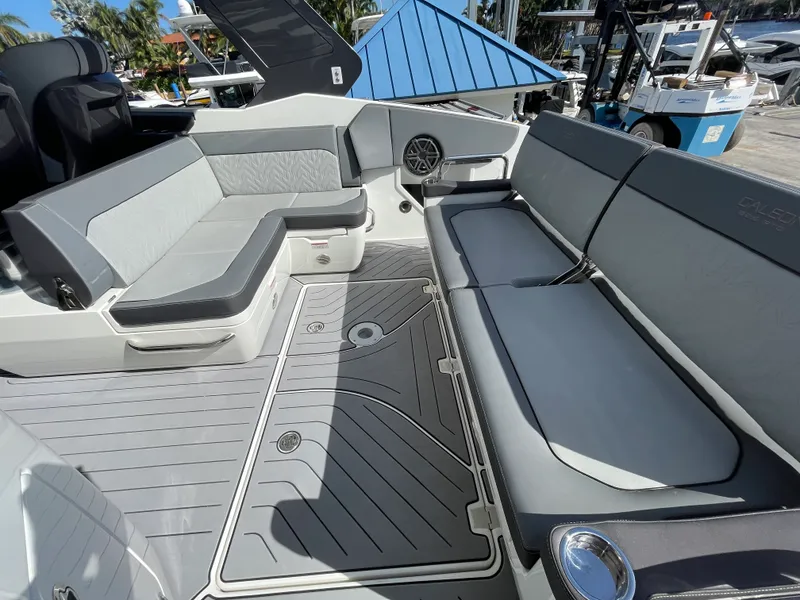 Slide: The Image of Galeon 325 GTO 2023 - 16
