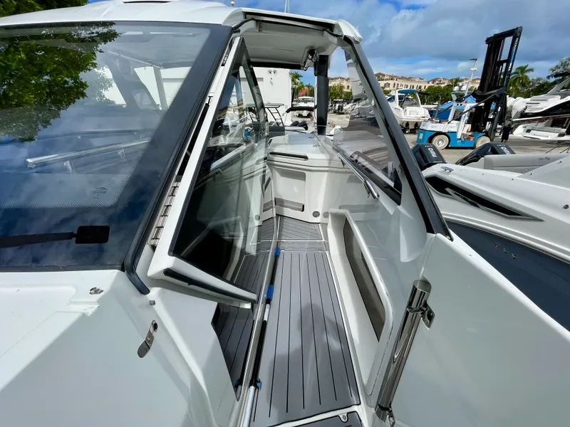 Slide: The Image of Galeon 325 GTO 2023 - 31