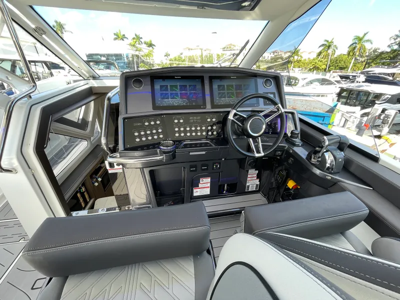 Slide: The Image of Galeon 325 GTO 2023 - 8