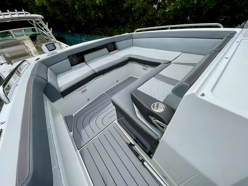 Slide: The Image of Galeon 325 GTO 2023 - 30