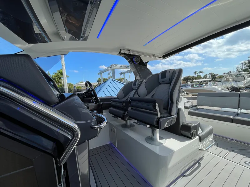 Slide: The Image of Galeon 325 GTO 2023 - 4
