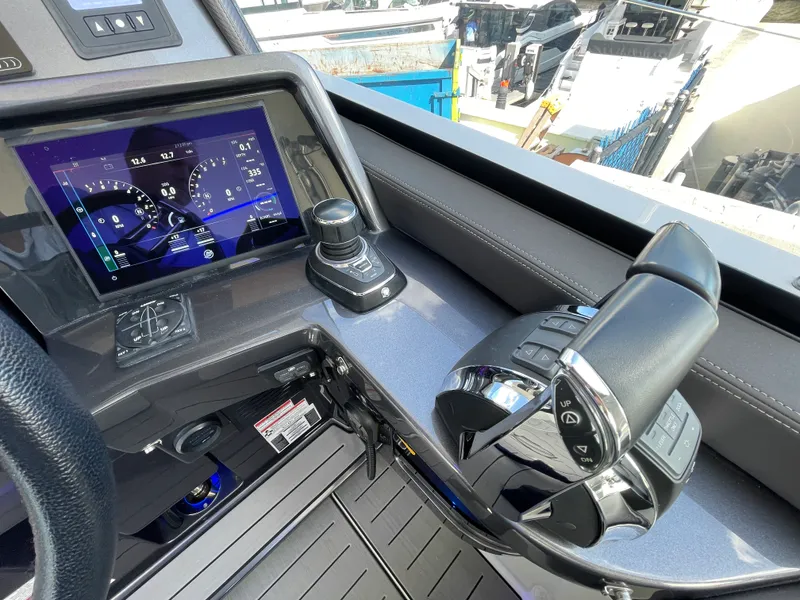 Slide: The Image of Galeon 325 GTO 2023 - 10