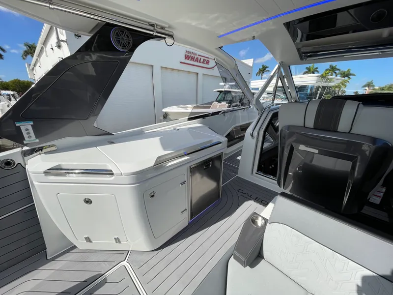 Slide: The Image of Galeon 325 GTO 2023 - 17
