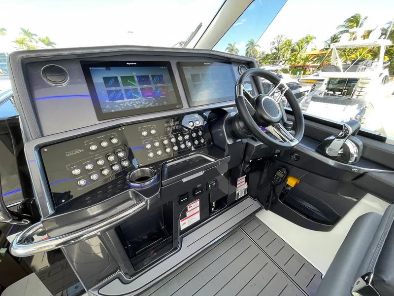 Slide: The Image of Galeon 325 GTO 2023 - 9