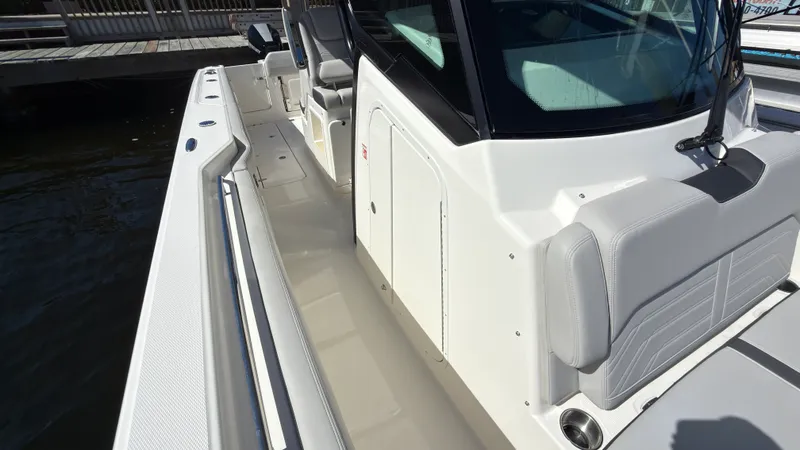 Slide: The Image of Boston Whaler 330 Outrage 2027 - 18