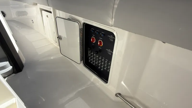 Slide: The Image of Boston Whaler 330 Outrage 2027 - 20