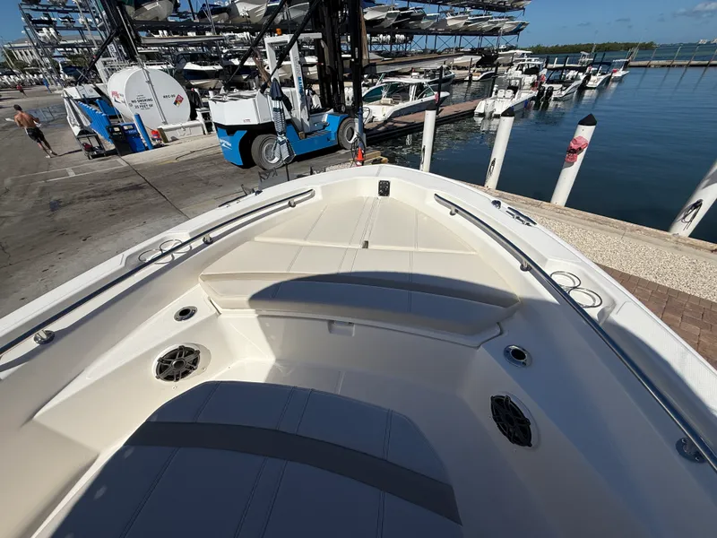 Slide: The Image of Boston Whaler 220 Dauntless 2027 - 10