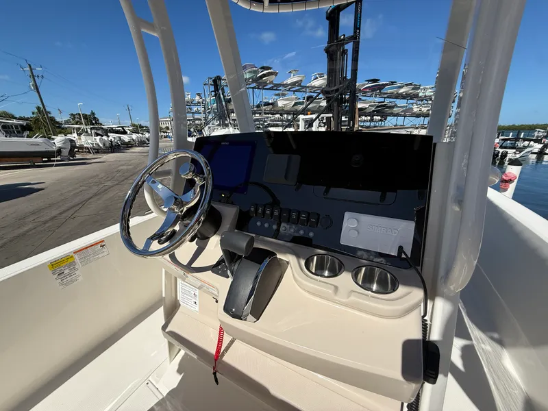Slide: The Image of Boston Whaler 220 Dauntless 2027 - 17