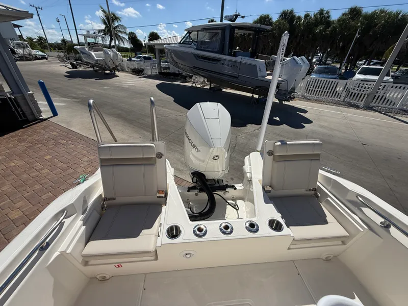Slide: The Image of Boston Whaler 220 Dauntless 2027 - 27