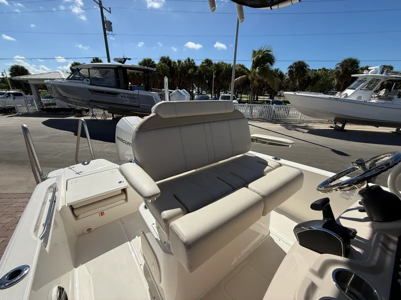 Slide: The Image of Boston Whaler 220 Dauntless 2027 - 24