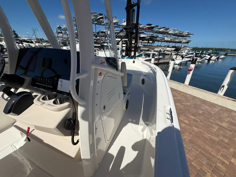Slide: The Image of Boston Whaler 220 Dauntless 2027 - 18