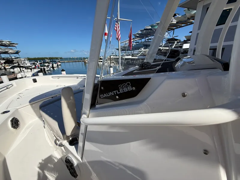 Slide: The Image of Boston Whaler 220 Dauntless 2027 - 15