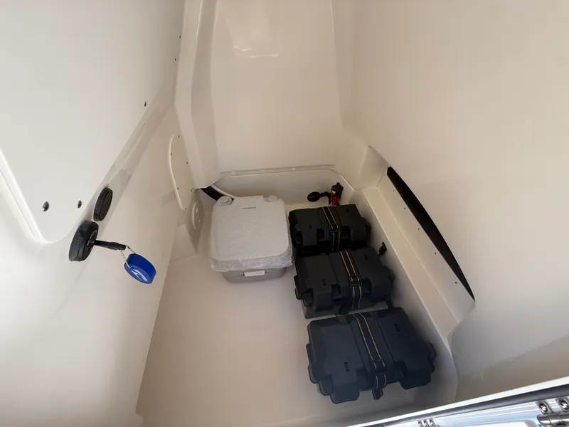 Slide: The Image of Boston Whaler 220 Dauntless 2027 - 21