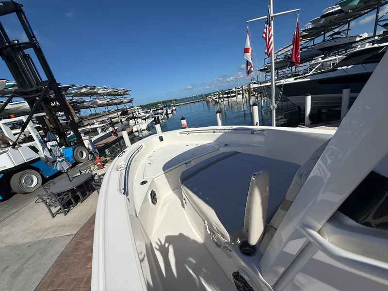 Slide: The Image of Boston Whaler 220 Dauntless 2027 - 14
