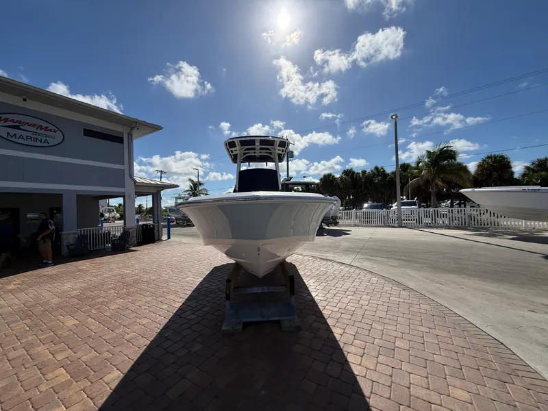 Slide: The Image of Boston Whaler 220 Dauntless 2027 - 8