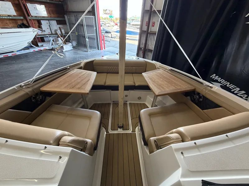 Slide: The Image of Sea Ray 350 SLX 2022 - 38
