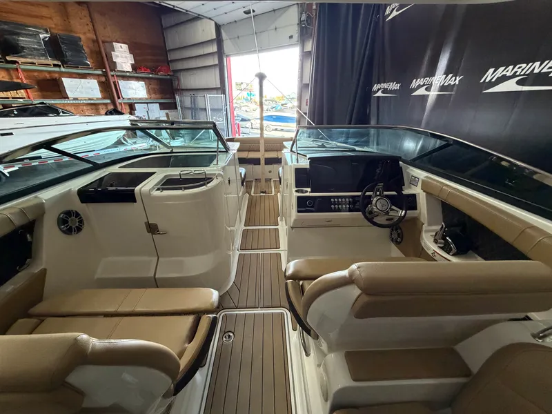 Slide: The Image of Sea Ray 350 SLX 2022 - 27