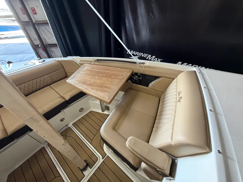 Slide: The Image of Sea Ray 350 SLX 2022 - 40