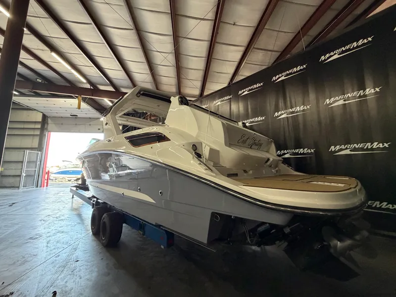 Slide: The Image of Sea Ray 350 SLX 2022 - 15