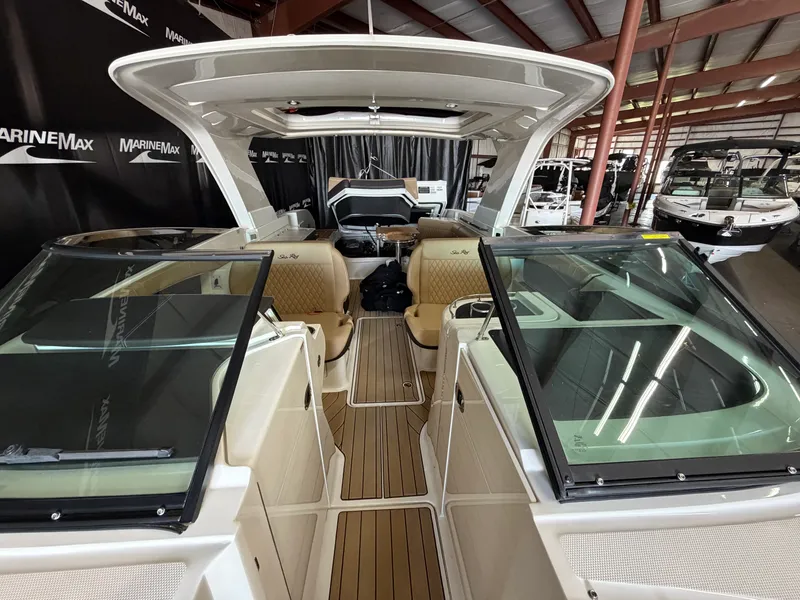 Slide: The Image of Sea Ray 350 SLX 2022 - 41