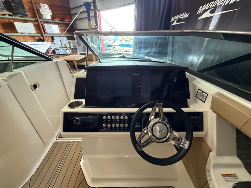 Slide: The Image of Sea Ray 350 SLX 2022 - 30