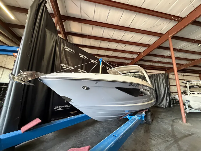 Slide: The Image of Sea Ray 350 SLX 2022 - 13