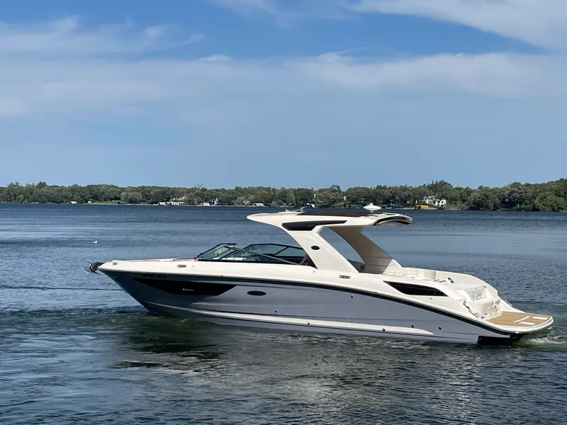 Slide: The Image of Sea Ray 350 SLX 2022 - 7