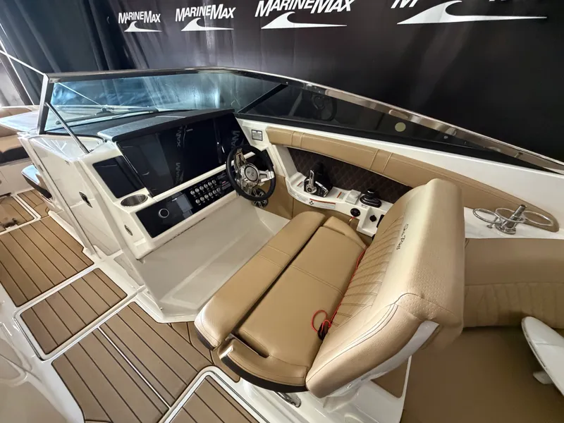 Slide: The Image of Sea Ray 350 SLX 2022 - 28
